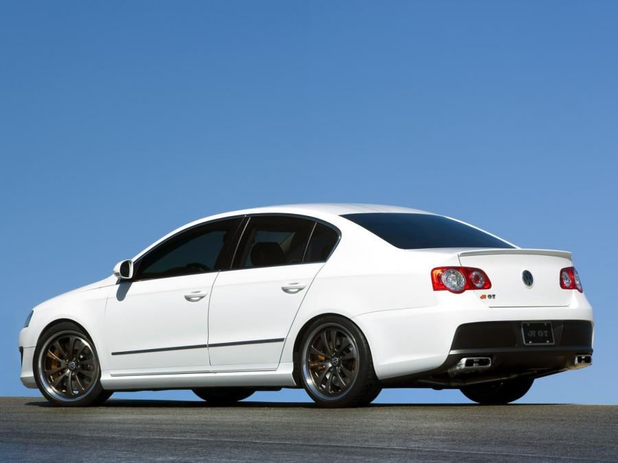  Volkswagen Passat R GT Concept 2005 года  (фото 11 из 13)